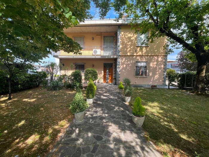 Casa con 6 locali in vendita in Via Luglio, Centro, Mirandola