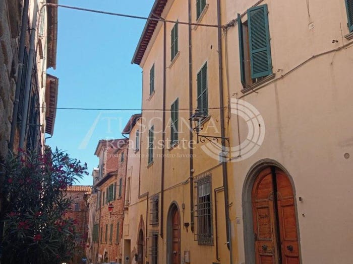 Casa con 6 locali in vendita in Via Bettino Ricasoli, Centro, Foiano della Chiana