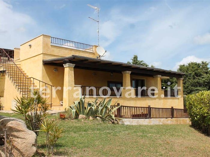 Casa quadrilocale in vendita in Pittulongu, Olbia