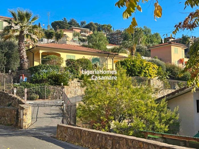 Casa con 6 locali in vendita in Via Lavoro, Due Strade, Bordighera