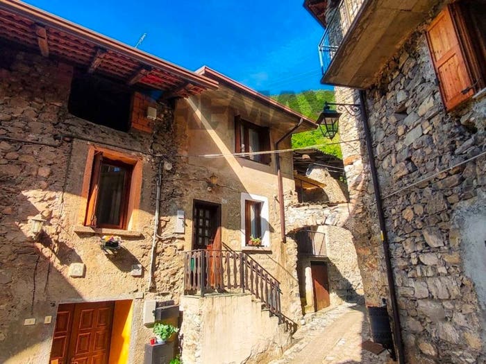 Casa trilocale in vendita in Via Castello, Centro, Losine