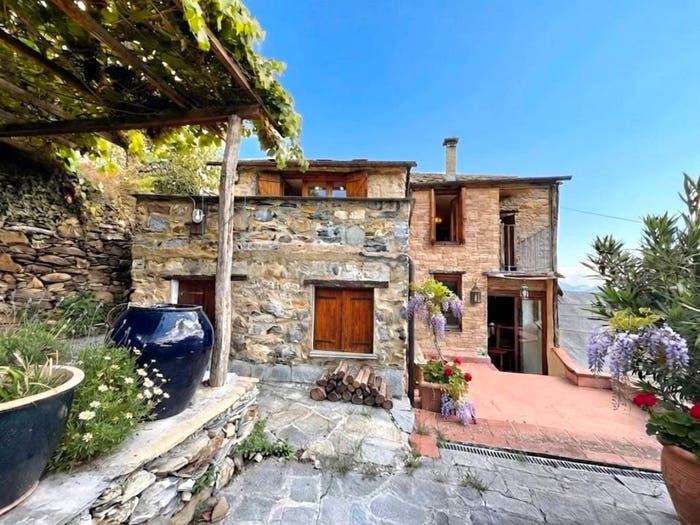 Casa con 6 locali in vendita in Via Borgoratto, Rezzo