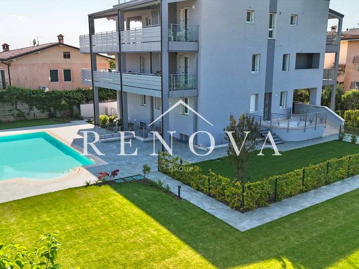 Appartamento con 5 locali in vendita in Via San Colombano, Bardolino