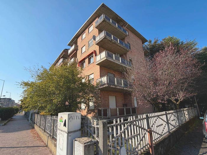 Appartamento quadrilocale in vendita in Viale Alessandro Manzoni, Centro, Valenza