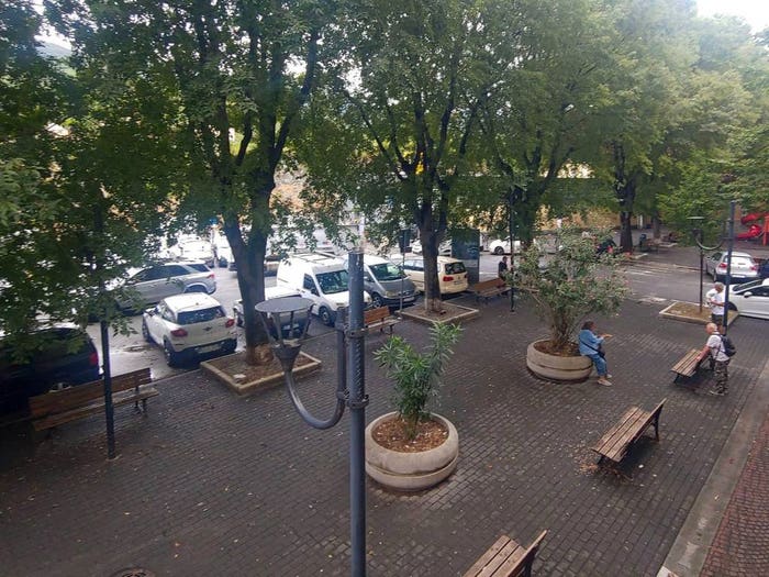Appartamento trilocale in vendita in Piazza Riccardo De Caroli, Bolzaneto, Genova