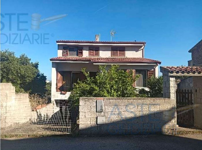 Casa con 6 locali in vendita in Via Manno, Centro, Abbasanta