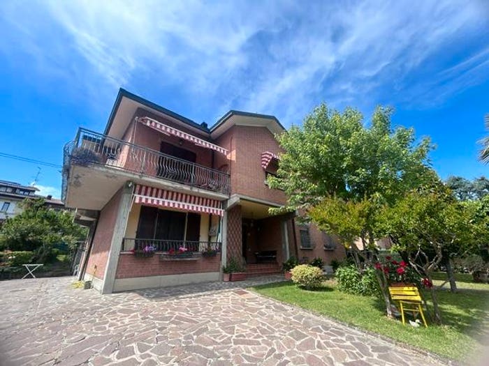 Casa con 6 locali in vendita in Via Guglielmo Marconi, Centro, Castellarano