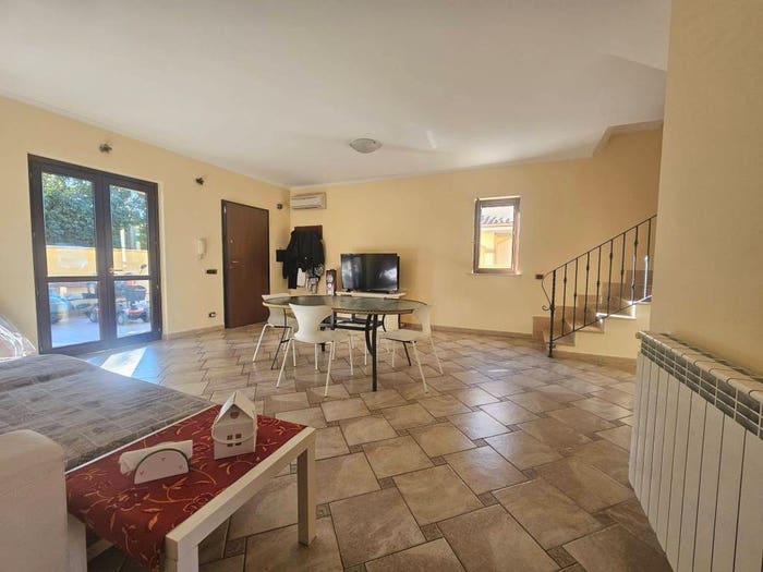 Casa quadrilocale in vendita in Via Jenne, Villa Claudia, Anzio
