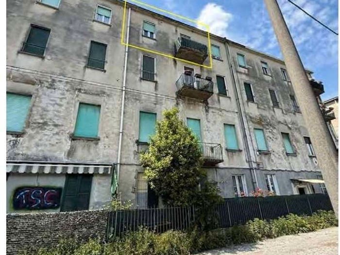 Appartamento trilocale in vendita in Via Barozzi, Olginate