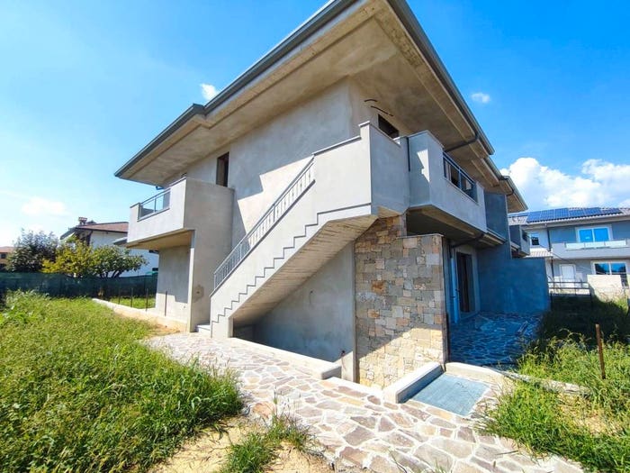 Appartamento quadrilocale in vendita in Via Valtrighe, Centro, Terno d'Isola