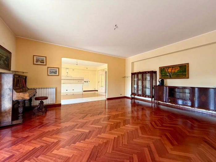 Appartamento con 6 locali in vendita in Via Giuseppe Garibaldi, Centro, Barcellona Pozzo di Gotto