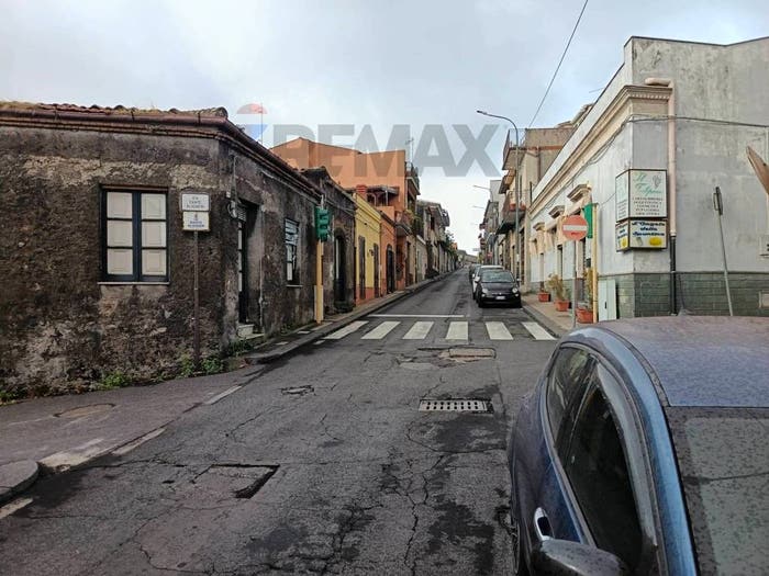 Casa con 6 locali in vendita in Via Marconi, Nicolosi