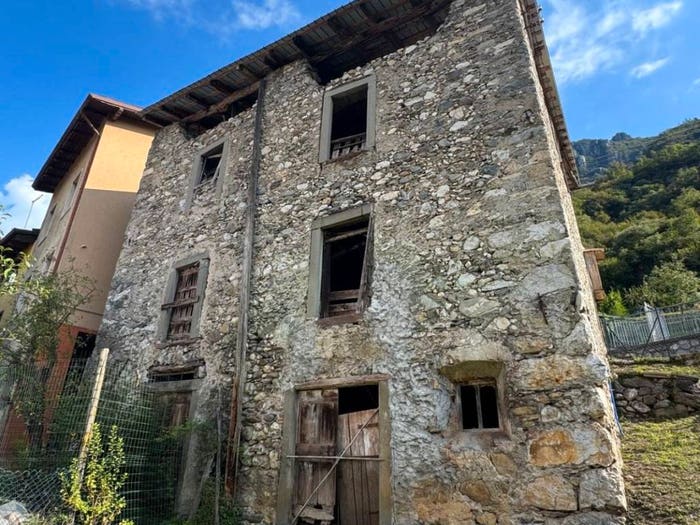 Casa in vendita in Prave, Angolo Terme