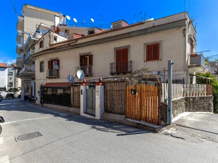 Appartamento con 6 locali in vendita in Centro, Sant'Agnello