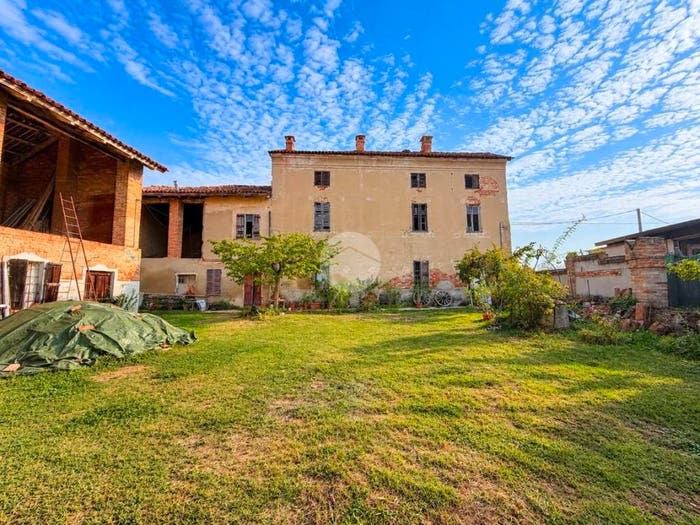 Casa con 6 locali in vendita in Via IV Novembre, Scandeluzza, Montiglio Monferrato