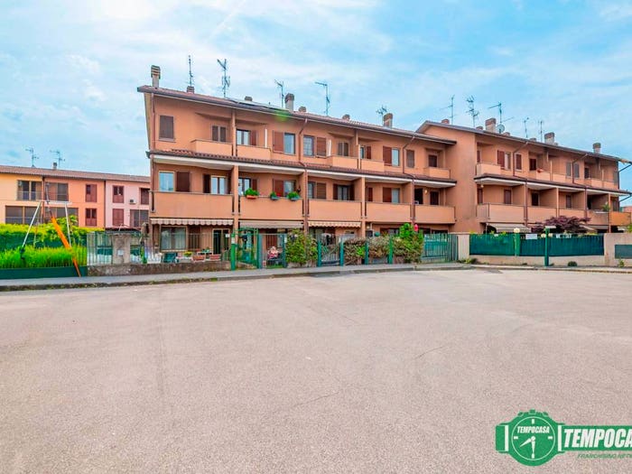 Casa quadrilocale in vendita in Via Giuseppe Di Vittorio, Centro, Carpiano