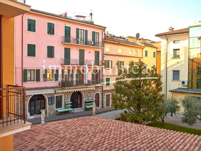 Appartamento trilocale in vendita in VIA SAN GIOVANNI n Piano, Garda