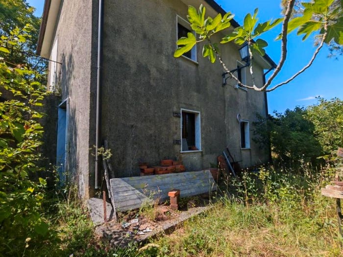 Casa quadrilocale in vendita in Fosdinovo