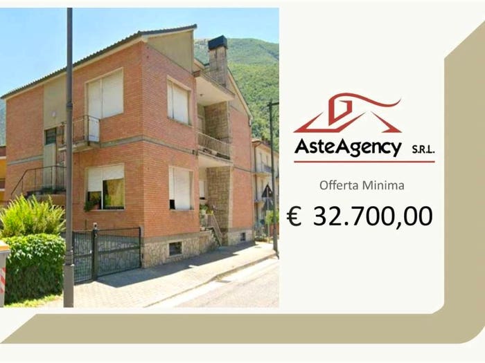 Appartamento quadrilocale in vendita in Via Dante Alighieri, Centro, Piobbico