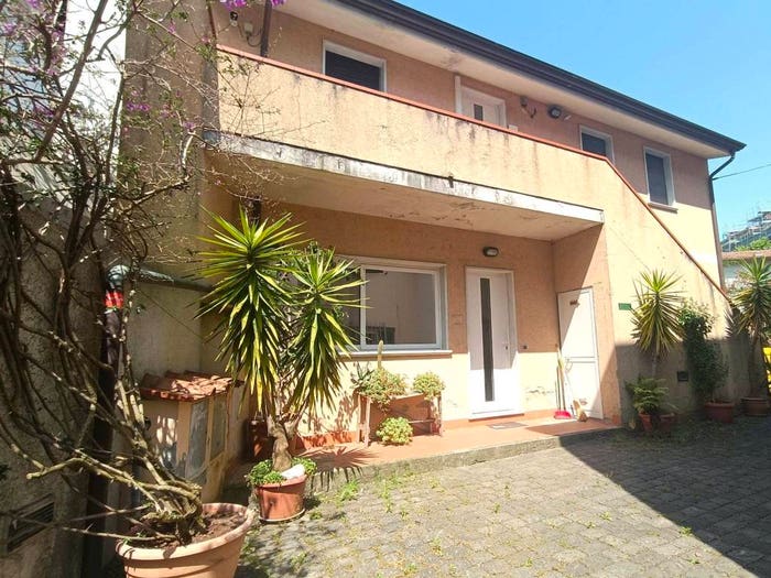 Casa quadrilocale in vendita in Viale Stazione, Centro, Massa