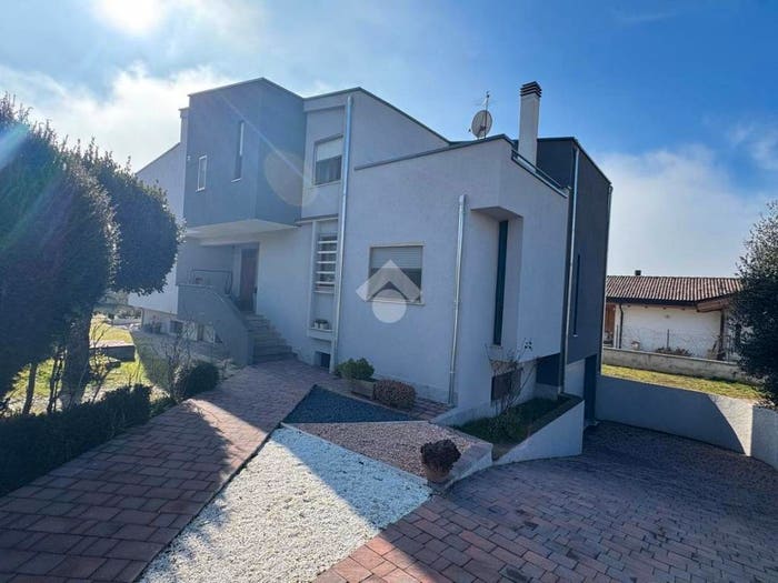 Casa con 6 locali in vendita in VIA GIUSEPPE PARINI, Antrosano, Avezzano