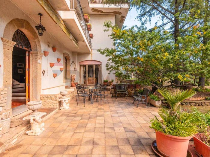 Casa con 6 locali in vendita in Via Degli Oleandri, Centro, Caltagirone