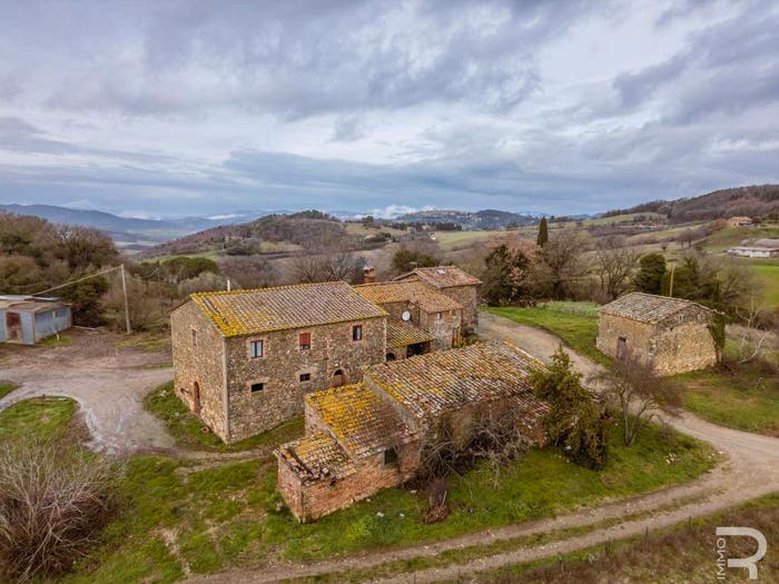 Casa con 6 locali in vendita in Strada Provinciale di Radicondoli, Radicondoli