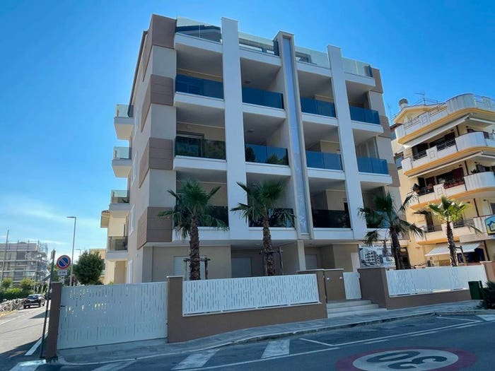Appartamento trilocale in vendita in Lungomare Guglielmo Marconi, Lungomare Marconi, Alba Adriatica