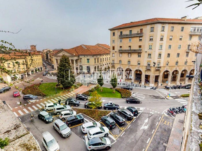 Appartamento quadrilocale in vendita in Galleria Ludovico Mortara, Centro, Mantova