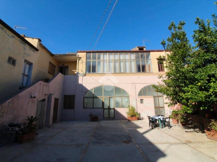 Casa con 6 locali in vendita in Via Filippo Iovara, Casagiove