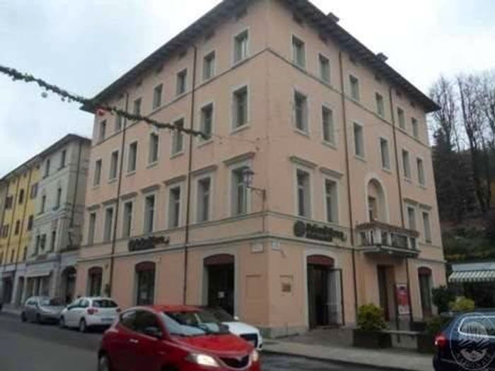 Appartamento con 5 locali in vendita in Via Cimone, Lama, Lama Mocogno