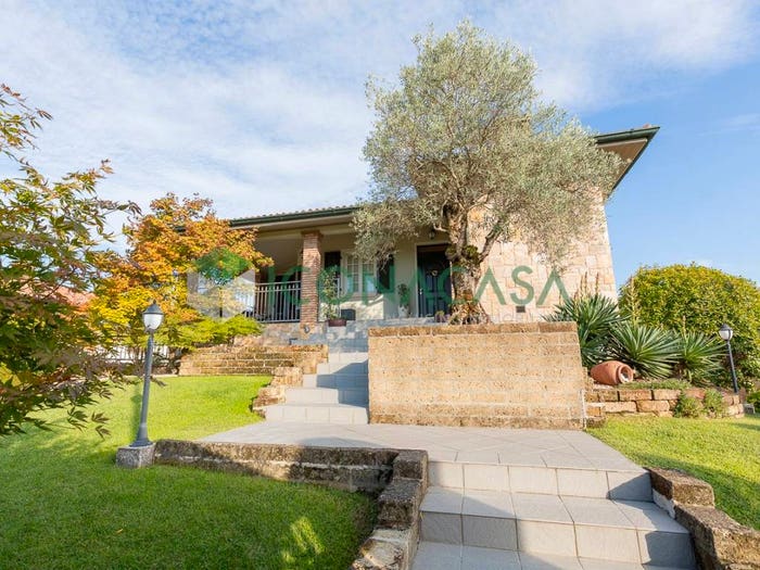Casa quadrilocale in vendita in Via Giosuè Carducci, Centro, Fiesco