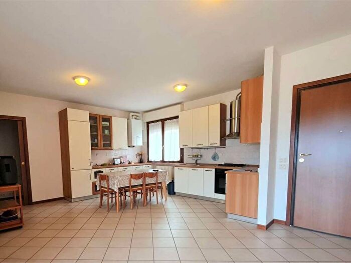 Appartamento con 6 locali in vendita in Centro, Urbino