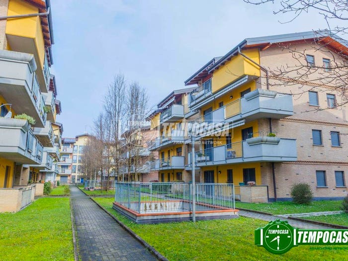 Appartamento trilocale in vendita in Via Salvo D'Acquisto, Cesano Boscone