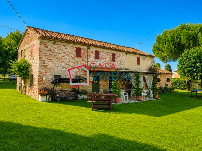 Casa con 6 locali in vendita in Via Alberici, Montemarciano