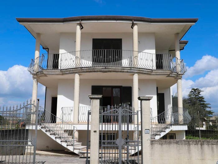 Casa con 6 locali in vendita in Via Stazione, Dugenta