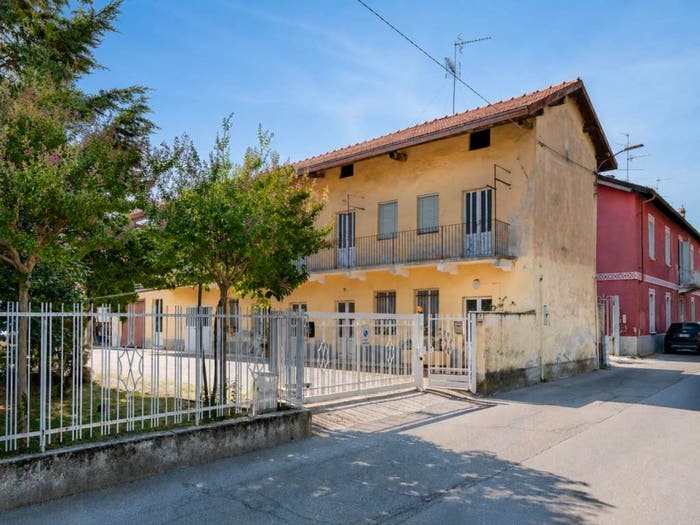 Casa con 6 locali in vendita in Via Trento, Cassano Magnago