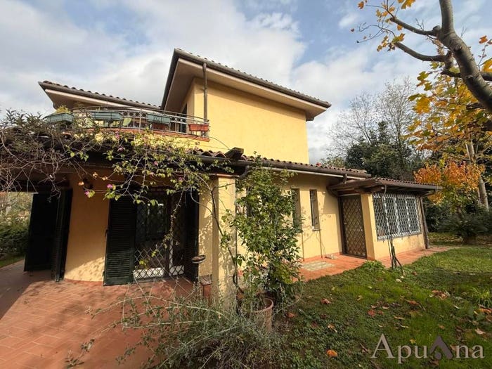 Casa con 5 locali in vendita in Via del Melaro, Romagnano, Massa