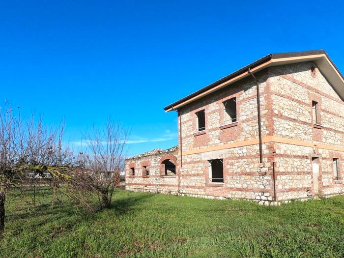 Casa con 6 locali in vendita in Viale delle Industrie, Latina Scalo, Latina