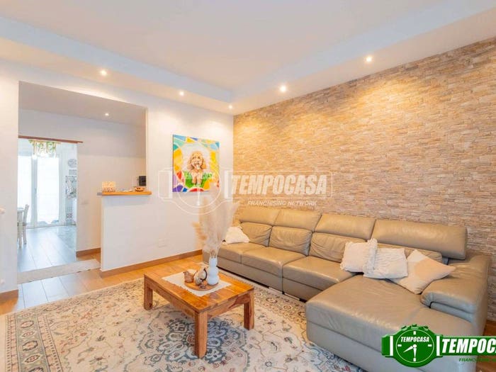 Appartamento trilocale in vendita in Via Canova, Centro, Inveruno