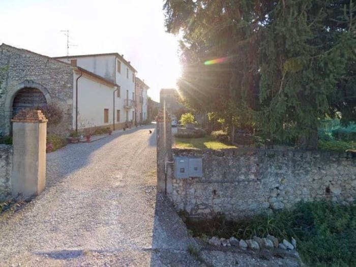 Casa con 6 locali in vendita in via Osteria, Lavagno