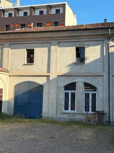 Appartamento quadrilocale in vendita in Via Camillo Benso di Cavour, Stazione, Asti