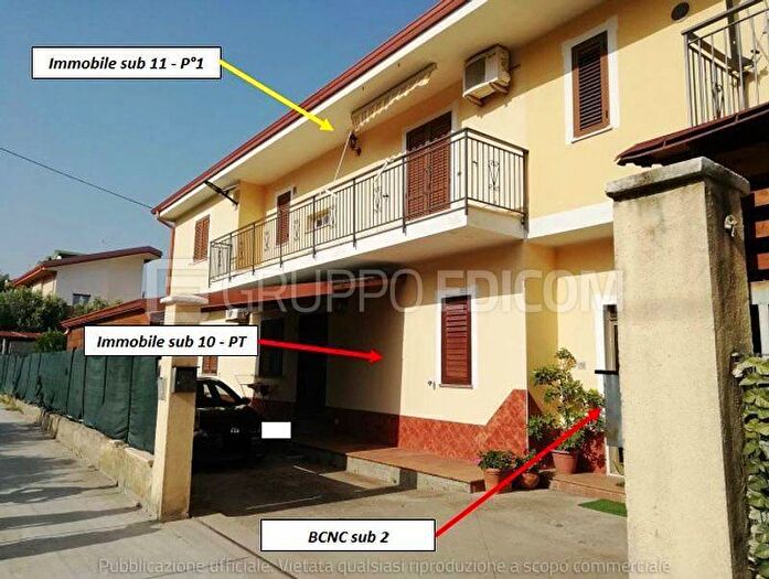 Appartamento con 6 locali in vendita in via Conti Falluc, Santa Maria, Catanzaro