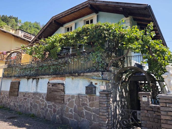 Appartamento con 6 locali in vendita in Vicolo Tomasi, Molina, CastelloMolina di Fiemme