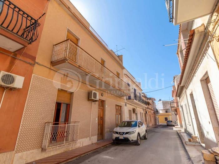 Casa con 6 locali in vendita in Via Peschiera, Centro, Avola