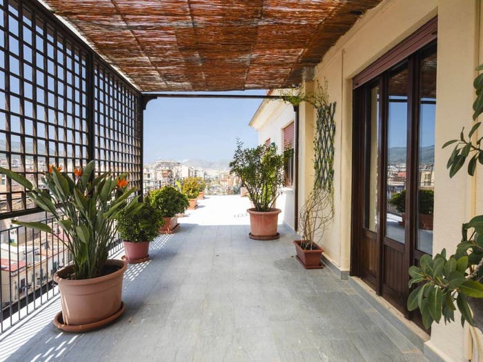 Casa con 6 locali in vendita in Via Vito La Mantia, Zisa, Palermo