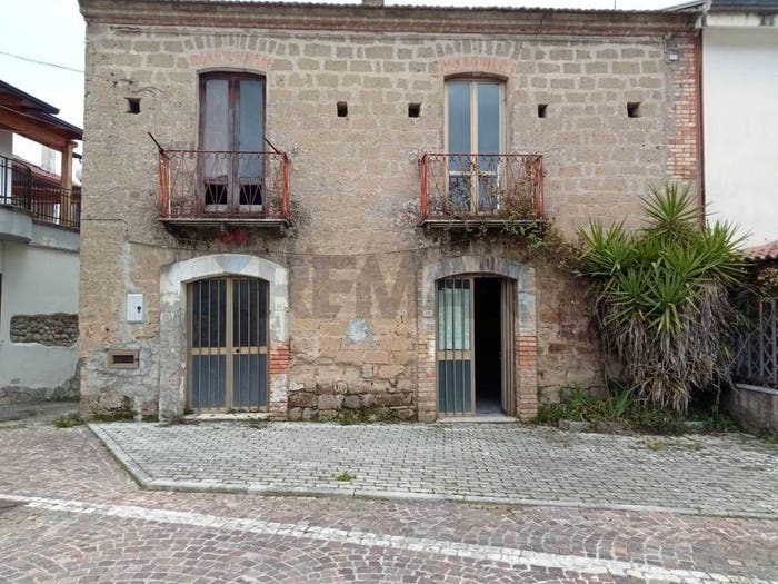 Casa quadrilocale in vendita in Maccoli Perrillo, Sant'Angelo a Cupolo