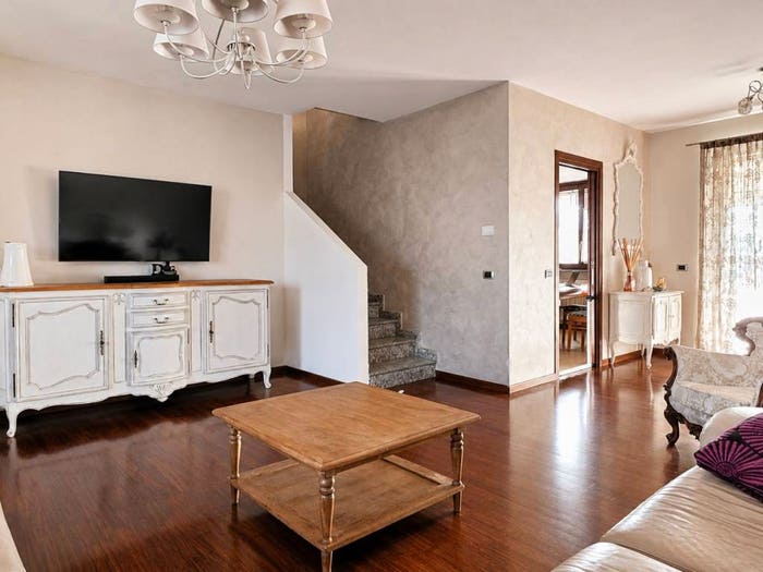 Casa quadrilocale in vendita in Via dell'Industria, Cassinetta di Lugagnano