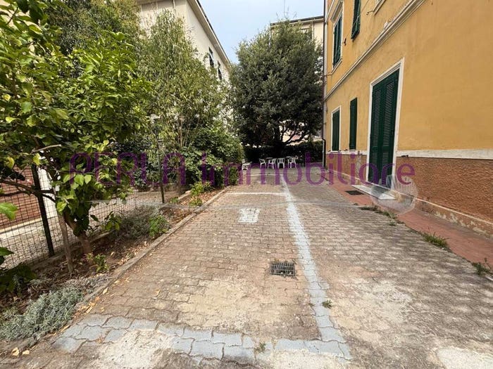 Appartamento con 6 locali in vendita in Via Serri, Centro, Follonica