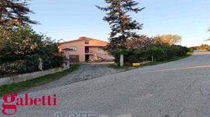Casa con 5 locali in vendita in Borgata Pianezzo, Dogliani